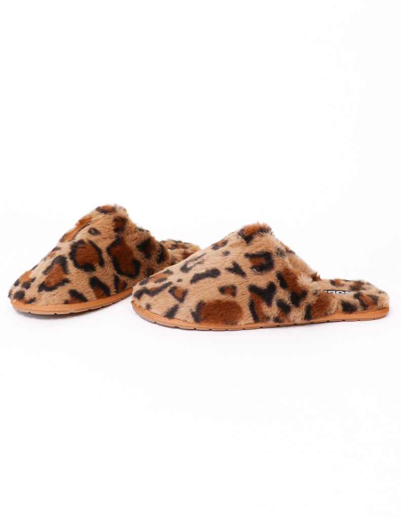 Closed toe faux fur fuzzy wuzzy slippers with memory foam insole
