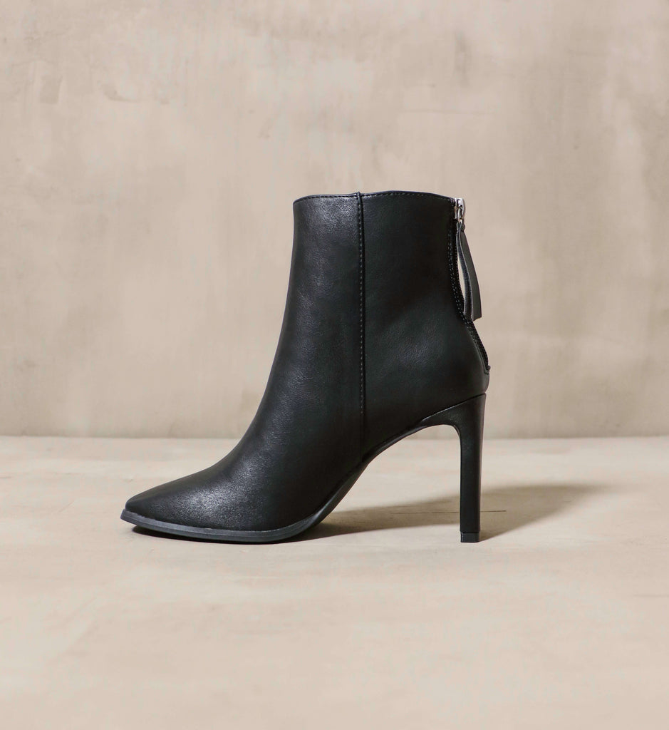 Side profile of the Not that Basic bootie in black - Elle Bleu 