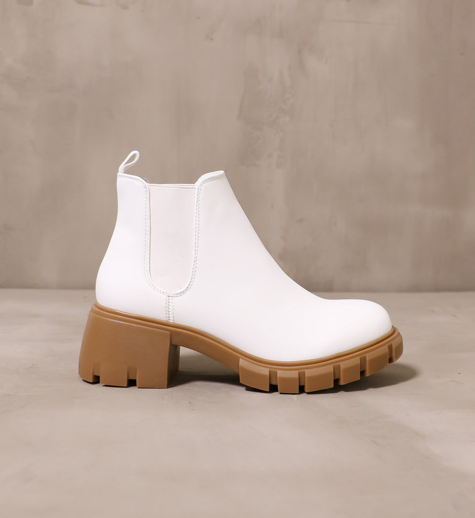 outer side of the white in a quandry boot with chunky brown rubber tread