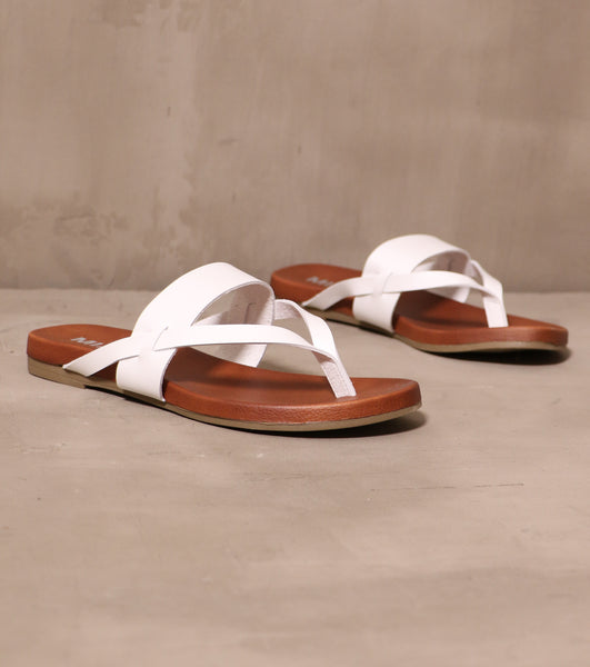 Fancy Daily Wear Comfortable Black And White Sandals For Ladies at Best  Price in Thane | Ocean Space