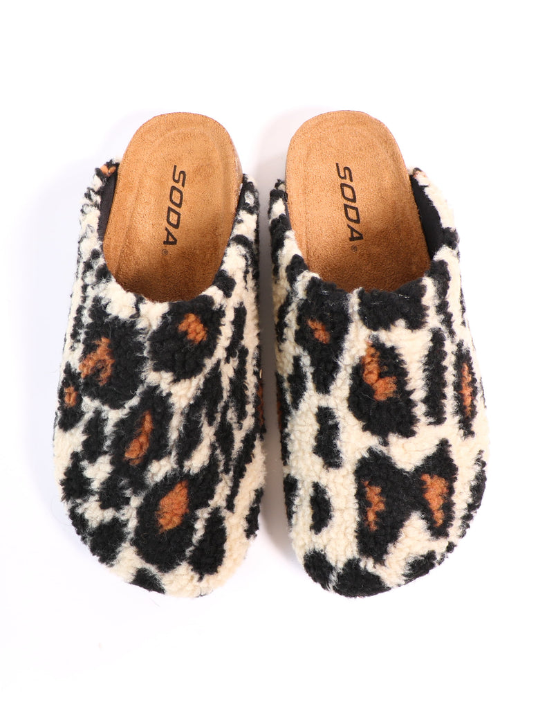 Top view of the leopard i'm teddy to go clog - elle bleu shoes