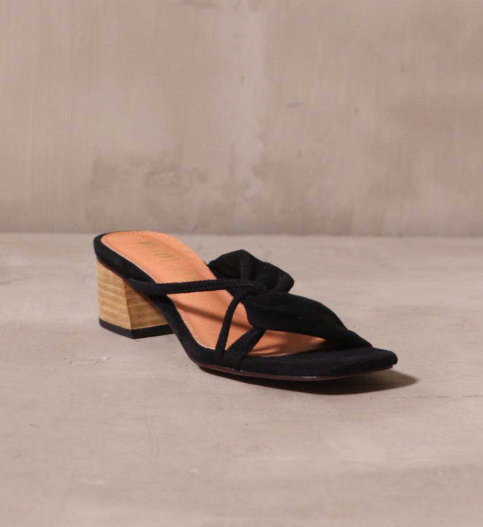 front of the open toe aesthetic emotions black suede fabric upper and tan leather insole