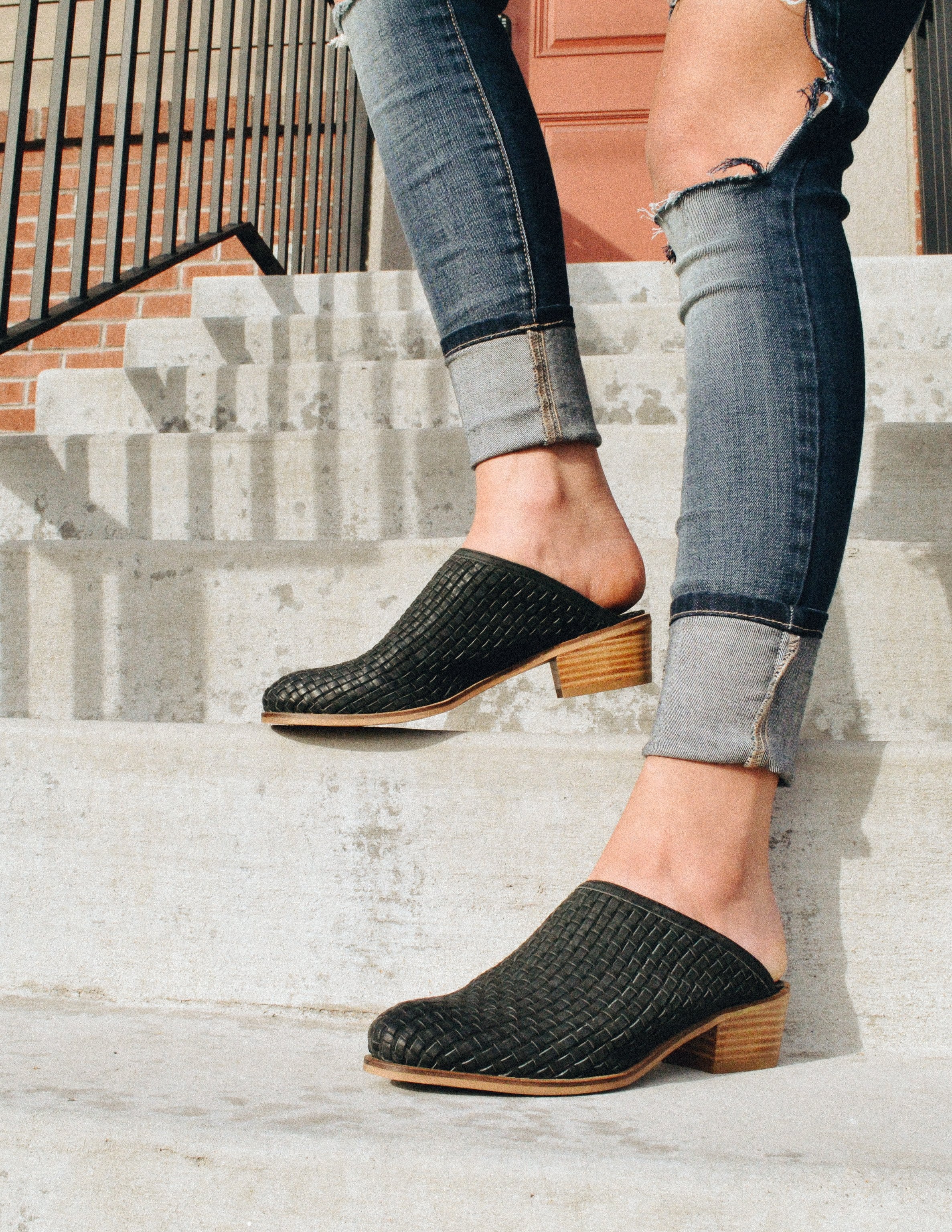 VOLATILE THE WOVEN ONE MULE - Black l Elle Bleu – Elle Bleu Shoes