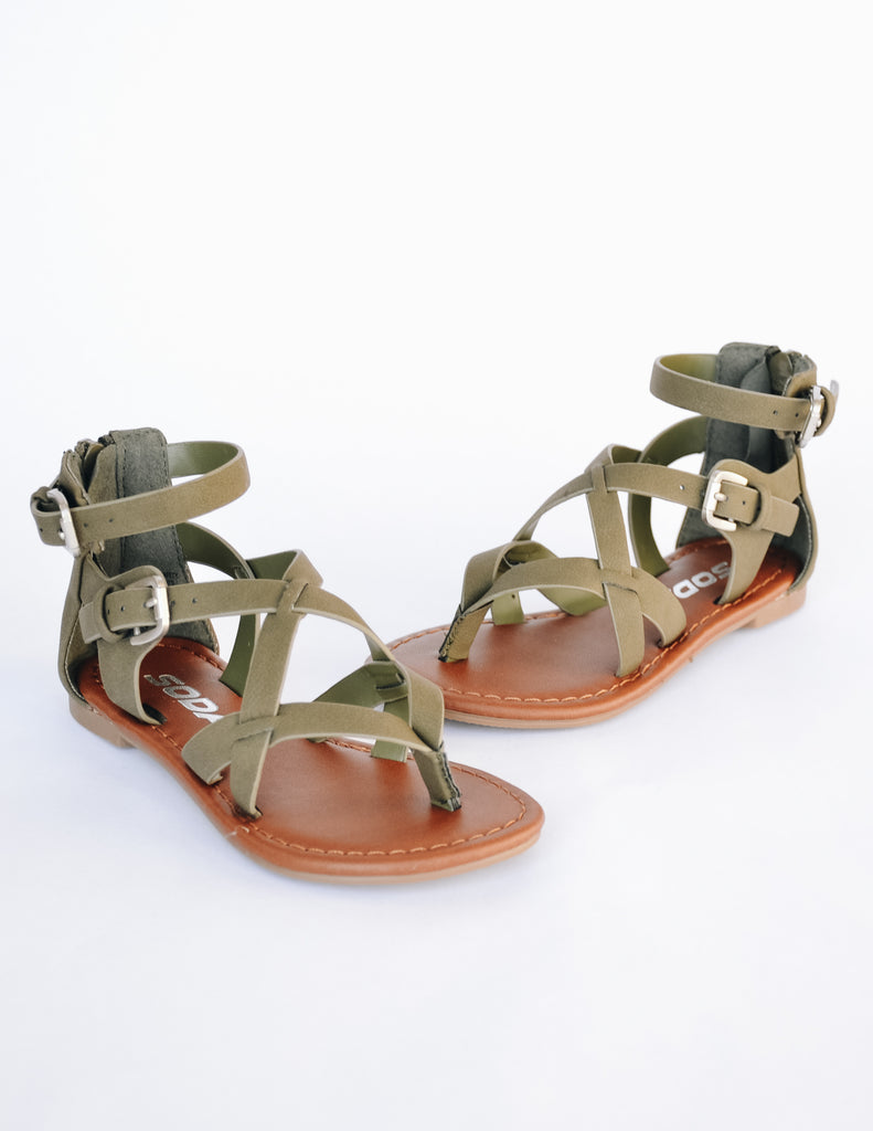 Kid girl sandal facing forward on white background showing straps