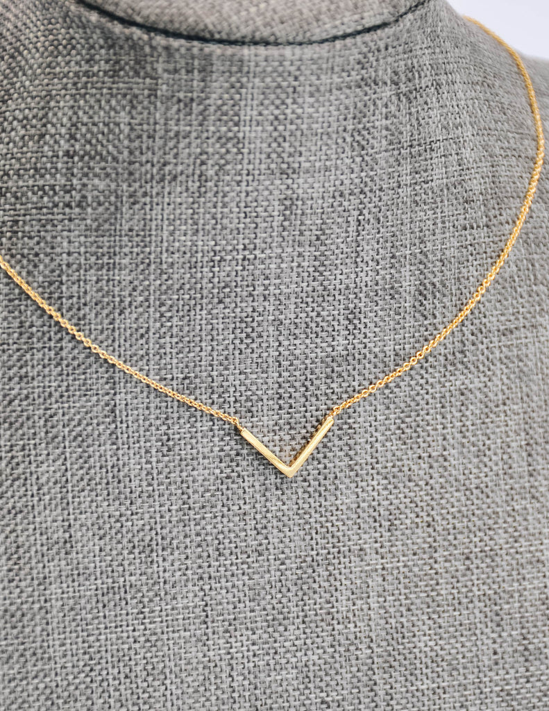 Gold chevron necklace with thin chain - elle bleu