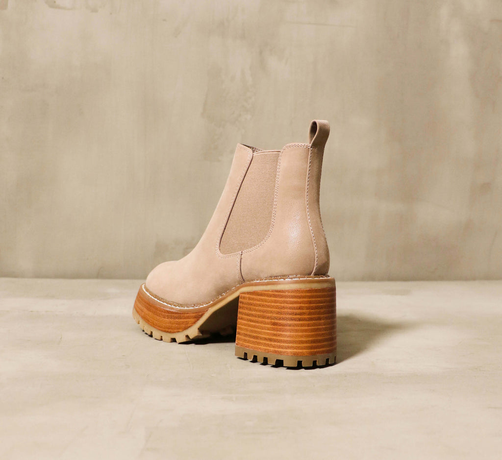 The heel profile of the Sole Obsession Boot in Stone - Elle Bleu