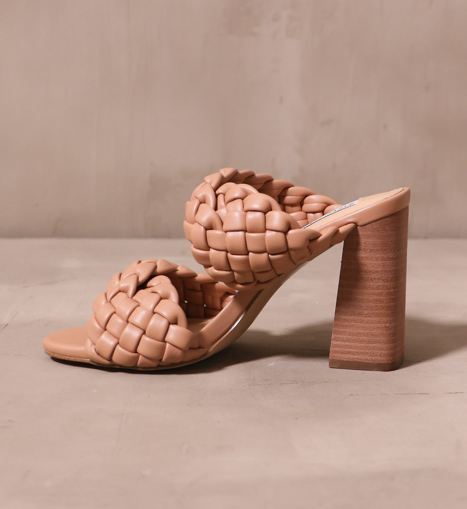 inner side of the braid in manhattan block heel with two chunky woven straps