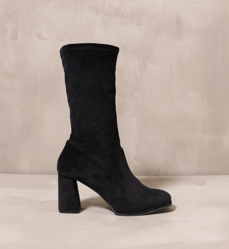 outer side of the cord ordered all black boot with chunky block heel and mid calf shaft
