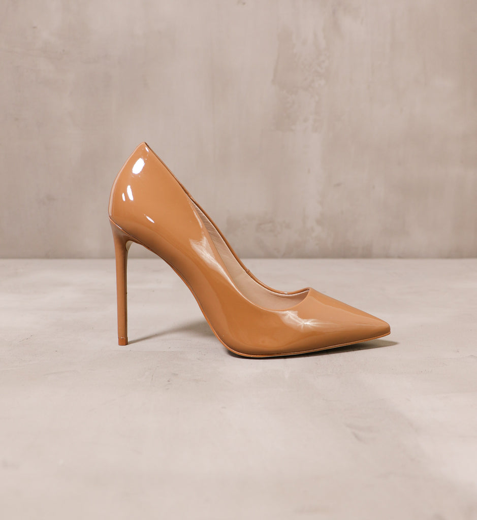 outer side of the double pump latte heel with stiletto heel