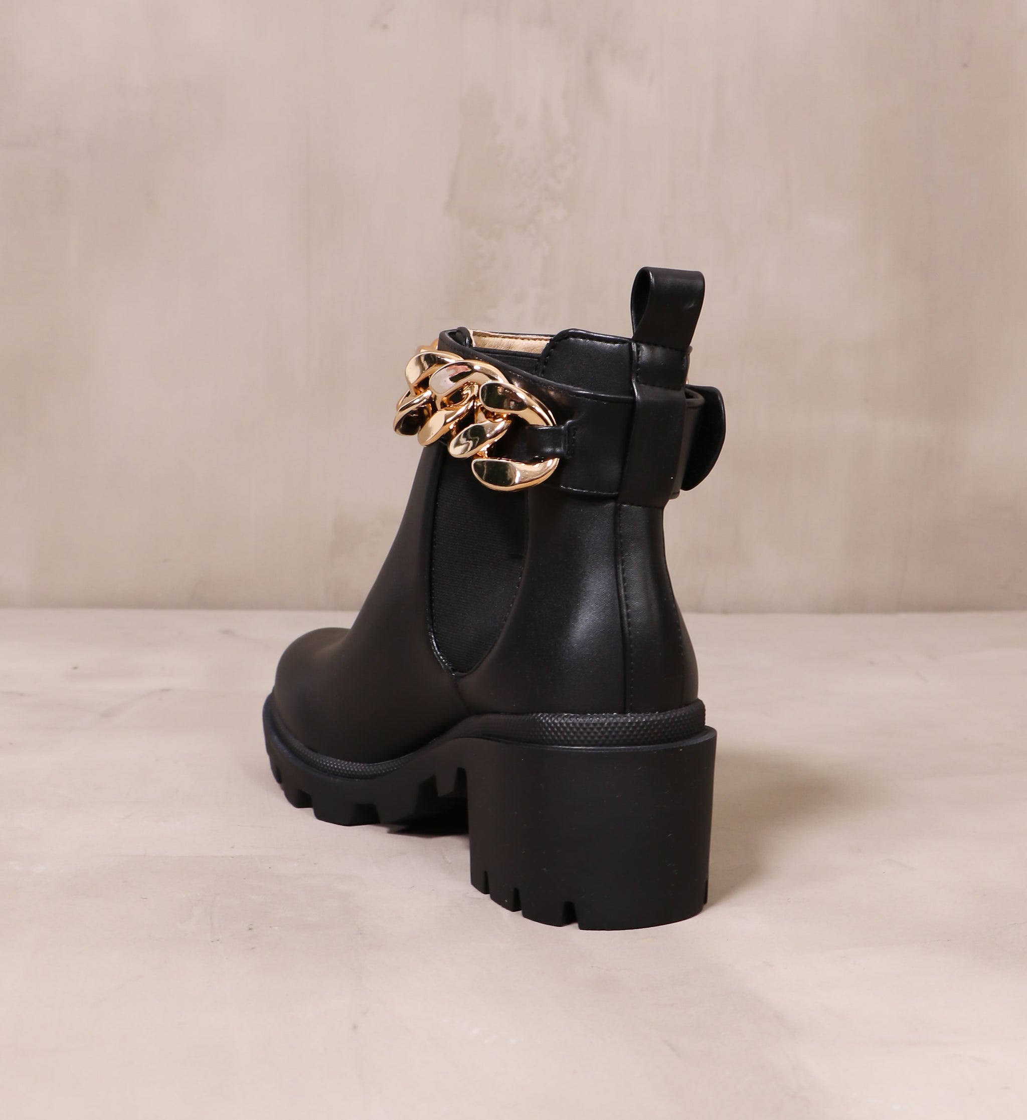 Chelsea boots with chains hotsell