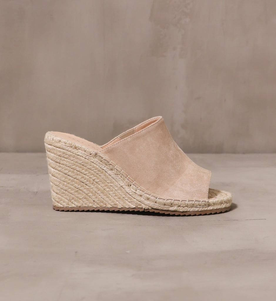 outer side of the talk to the sand wedge with braided rope wrapped sole and beige suede strapper