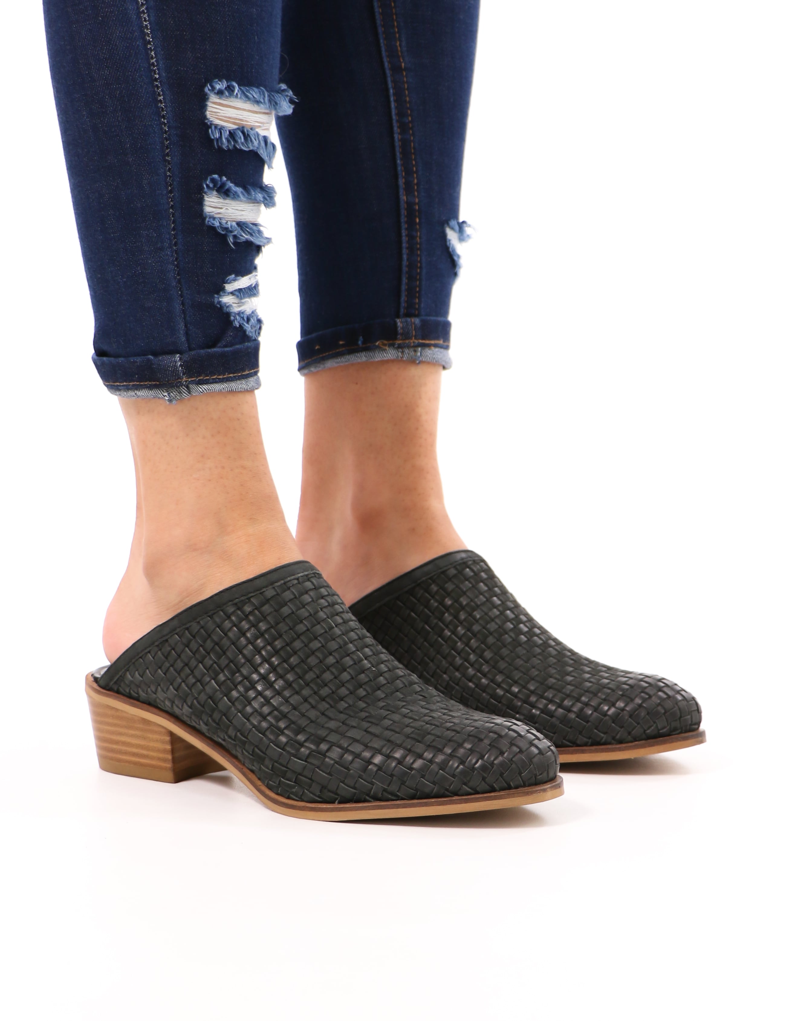 VOLATILE THE WOVEN ONE MULE - Black l Elle Bleu – Elle Bleu Shoes