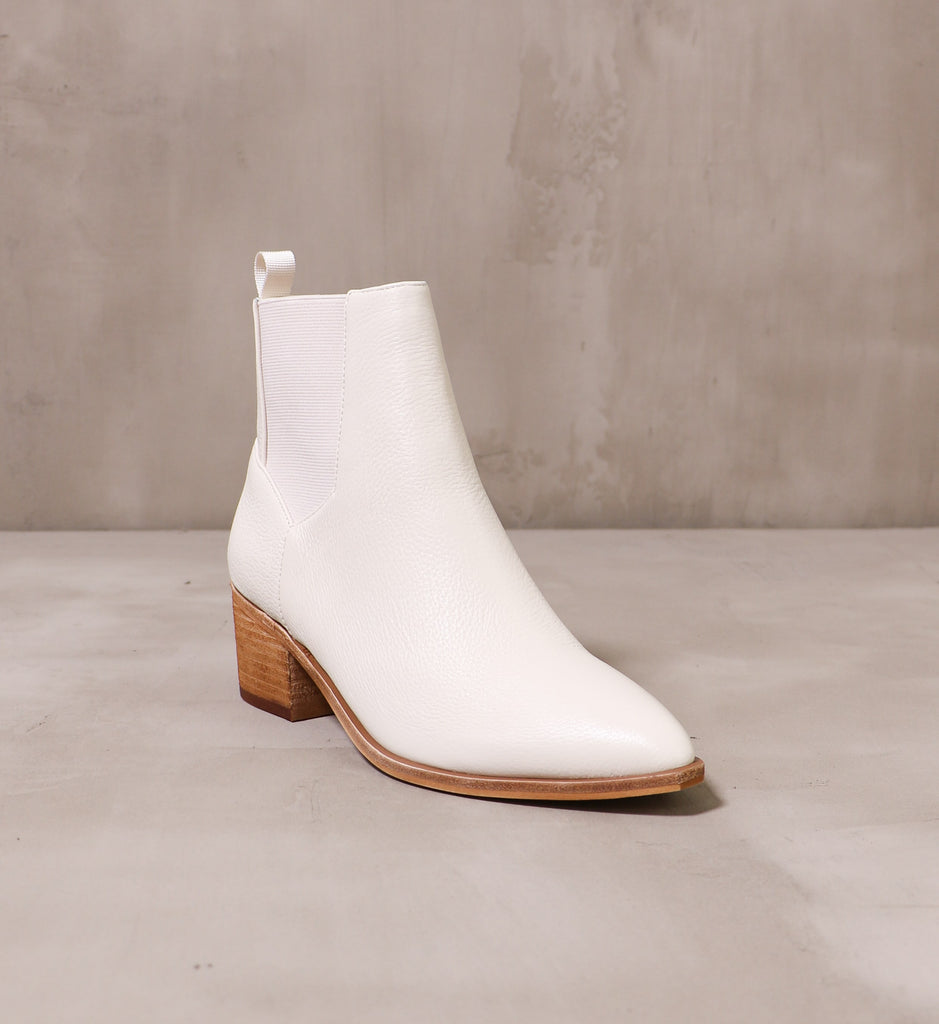 front of the pointed toe off white pebble leather urban street boot