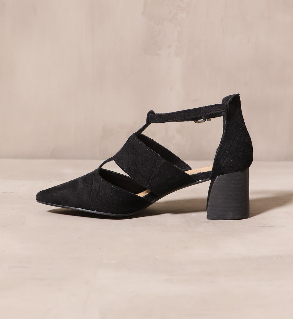 inner side of the wine and dine black block heel with textured upper and pointed toe